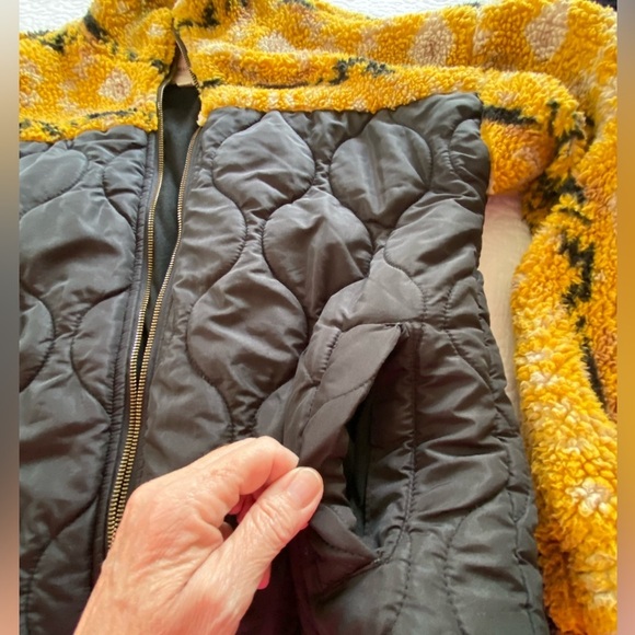 Thread & Supply Aztec Print Yellow and Black Fleece and Quilted Jacket Size S - Picture 9 of 15
